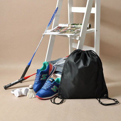 Lo zaino di nylon della borsa di cordone di stoccaggio della palestra che guida le scarpe copre il sacchetto di viaggio della biancheria della lavanderia